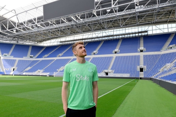 Everton recrute Mark Travers de Bournemouth