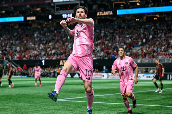 Messi sur CR7 : Nous ne sommes pas amis, videmment, mais nous nous sommes toujours trait...