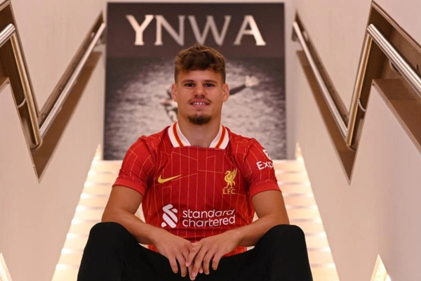 Liverpool continue d'investir massivement et recrute un nouveau latral