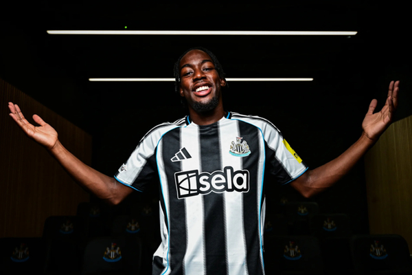 Newcastle annonce la signature d'Anthony Elanga