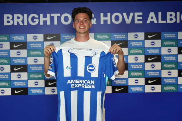 Brighton renforce sa dfense avec Maxim de Cuyper