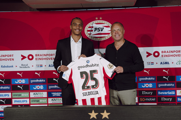 Le PSV renforce sa dfense avec un jeune international franais