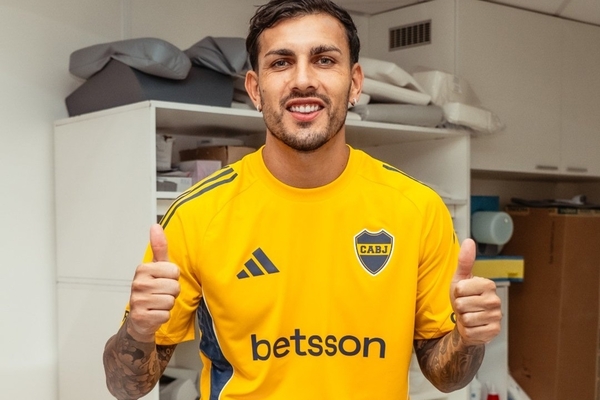 Retour au pays : Leandro Paredes signe avec Boca Juniors et est accueilli par plus de 50 0...