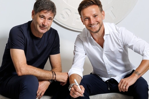 Quelques jours aprs avoir raccroch les crampons, Rakitic est annonc comme dirigeant