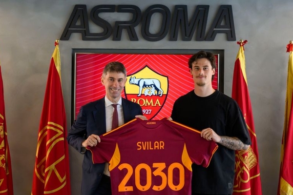 Mile Svilar prolonge son contrat avec la Roma jusqu'en 2030