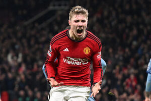 Manchester United a pris le dessus sur Aston Villa