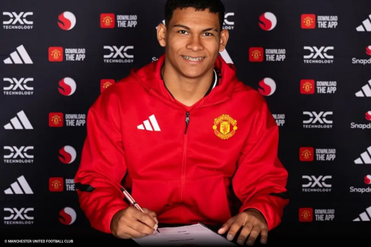 Manchester United annonce la signature de Diego Leon